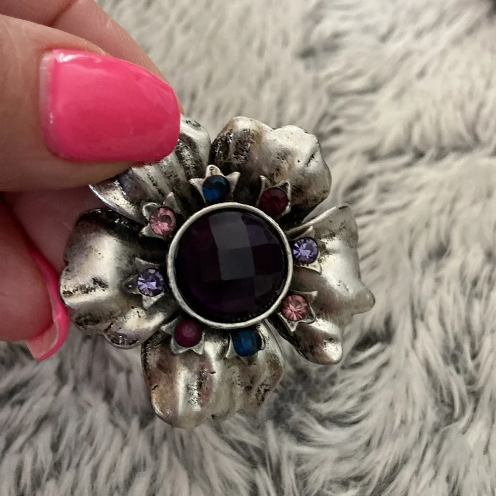 Beautiful silver tone flower 🌸 ring stretch band size 6.5 + - Picture 9 of 13